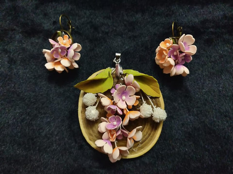 Wooden pendant set